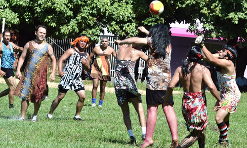 ATLETA COM CALCINHA DA MULHER