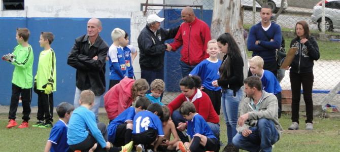 VÍDEO – FUTEBOL JUVENIL – SOCIALIZANDO E FORMANDO O CARÁTER VÍDEO – FUTEBOL JUVENIL – SOCIALIZANDO E FORMANDO O CARÁTER
