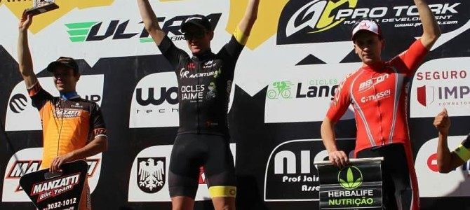 MOUNTAIN BIKE – CAIU A CORRENTE E DIEGO COMPLETOU A PROVA CORRENDO A PÉ