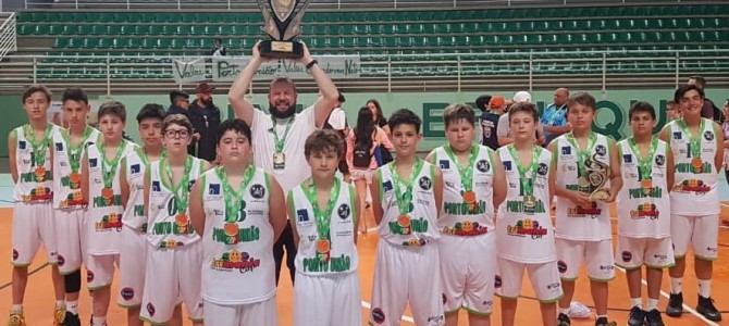 PORTO UNIÃO ERGUE MAIS UM CANECO NO BASQUETEBOL