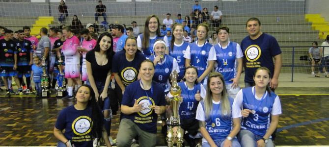 FUTSAL FEMININO DA UNIGUAÇU ERGUE MAIS UM CANECO