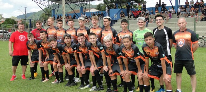 FUTURO CRAQUE SAGRA-SE CAMPEÃO INVICTO DO VARZEANO SUB 16, EM UNIÃO DA VITÓRIA-PR.