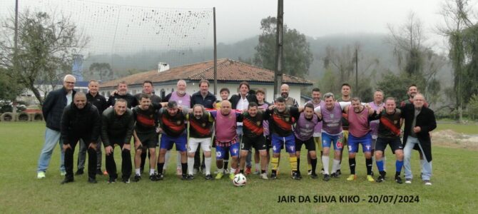 AMIGOS PARA SEMPRE – CRAQUES DO PASSADO SE REUNEM PARA COMEMORAR A AMIZADE.