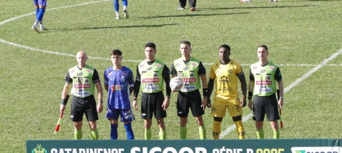 FUTEBOL CLUBE DO PORTO SAIU NA FRENTE MAS NÃO SUPORTOU A PRESSÃO DO CAMBORIÚ