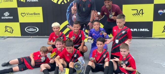 PIAZOTE DO CHÃO DE PORTO UNIÃO DA VITÓRIA É SUCESSO NA CAPITAL PARANAENSE