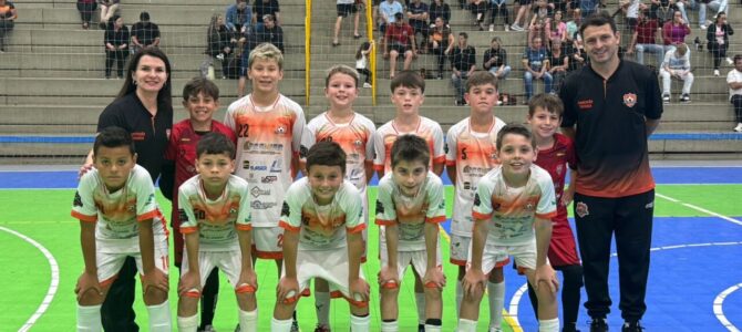 NO DOMINGO EM SÃO MATEUS DO SUL – FUTURO CRAQUE LEVANTOU O CANECO NO SAMAS CUP SUB-13