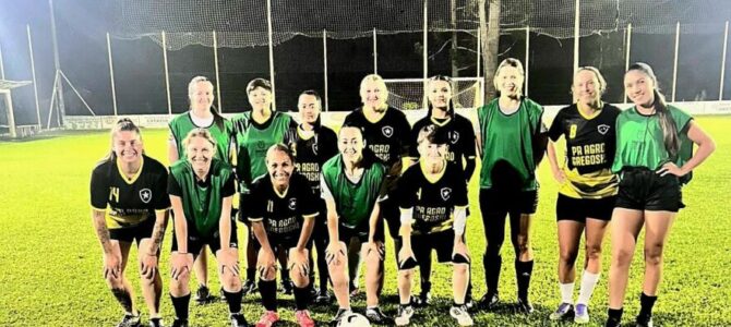 EM PAULA FREITAS O BALÃO DE COURO CONTINUA ROLANDO