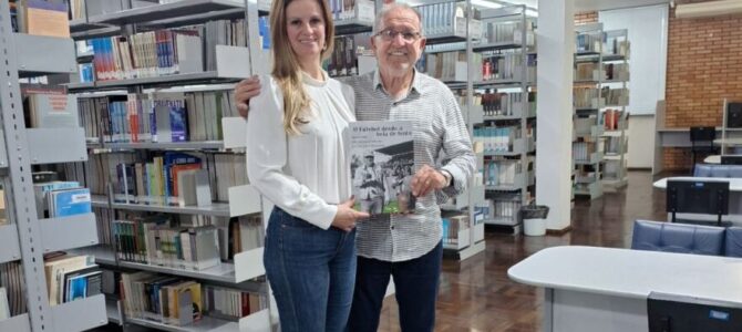 DOAÇÃO DE LIVRO PARA BIBLIOTECA DA UNIVERSIDADE DO CONTESTADO.